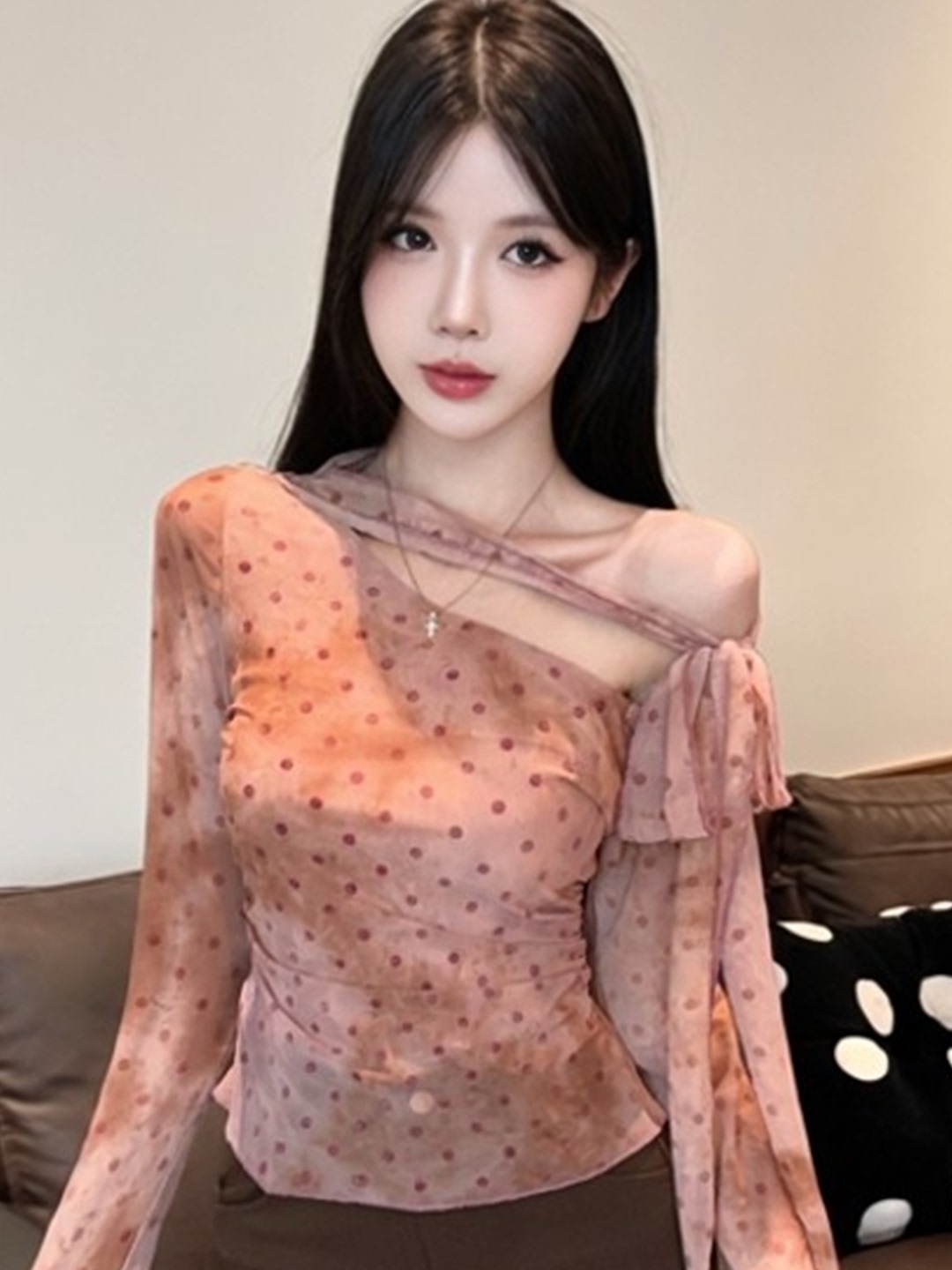 Base Layer Top - เสื้อยืดแขนยาวลายจุดสไตล์เกาหลี หวาน เท่ เซ็กซี่ ดีไซน์ไม่สมมาตร ไหล่เฉียง